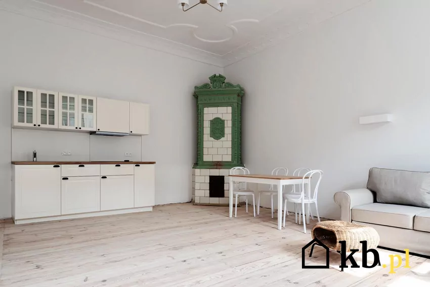 Piece kaflowe przypominają o wiejskim stylu życia — popularnym slow life Piec kaflowy w nowoczesnej kuchni