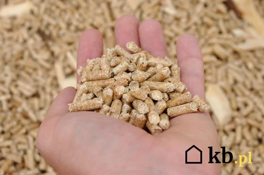 Pellet drzewny jest paliwem w pełni ekologicznym Suchy, certyfikowany pellet zapewnia wysoką sprawność energetyczną pieca