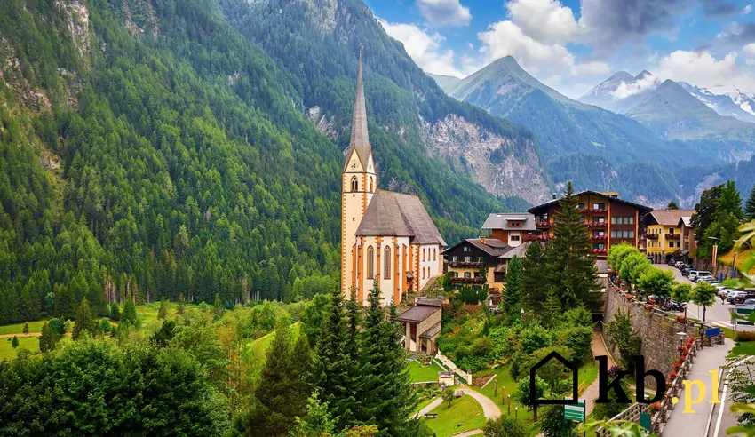 Kierowcy nie mogą się już beztrosko poruszać lokalnymi drogami w austriackim Tyrolu Tyrol, Austria, małe miasteczko