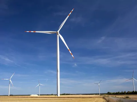 Przepisy dotyczące budowy przydomowej farmy wiatrowej