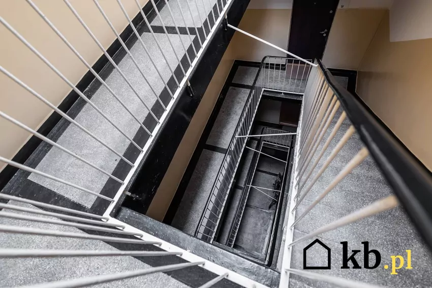 Sąsiedzi czasem kłócą się o sprzątanie klatki schodowej klatka schodowa w bloku