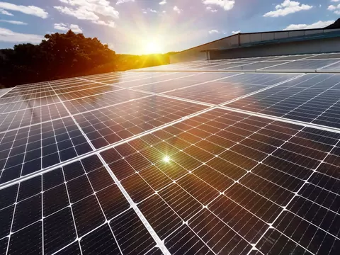 Panele fotowoltaiczne z chłodzeniem wodnym