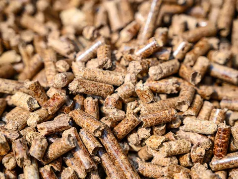 Pellet z trocin własnej produkcji