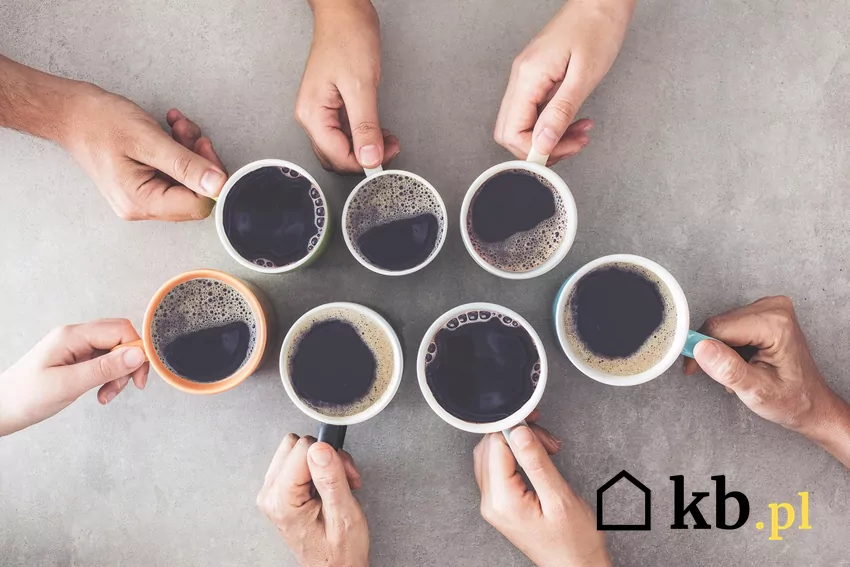 Promocja na kultową kawę, którą kochają Polacy, kończy się 23 lipca Kubki z kawą