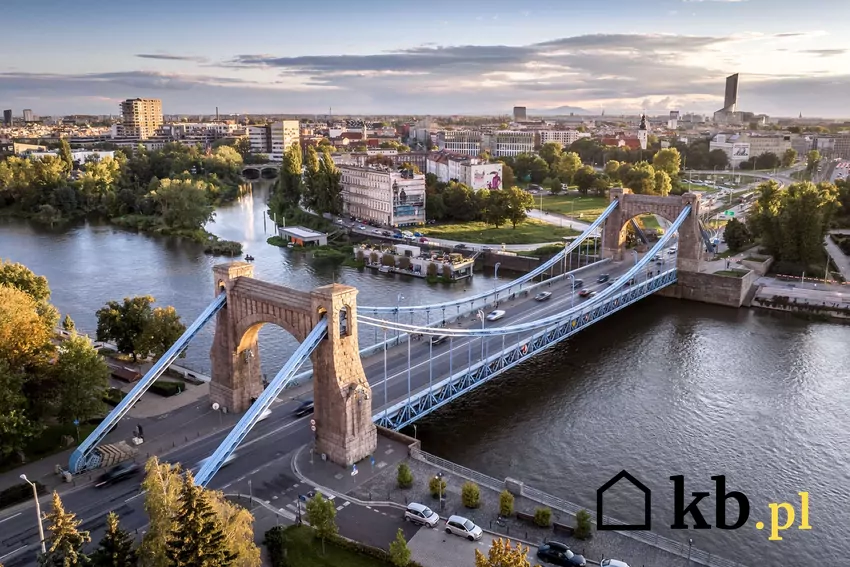 Most Grunwaldzki stanowi wizytówkę Wrocławia Widok na most grunwaldzki we Wrocławiu