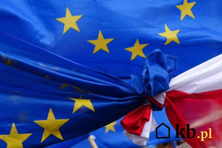 Flaga Unii Europejskiej z flagą Polski