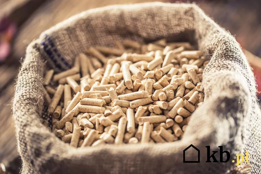 Pellet drzewny jest produkowany z odpadów drzewnych Pellet jest paliwem o neutralnym bilansie dwutlenku węgla