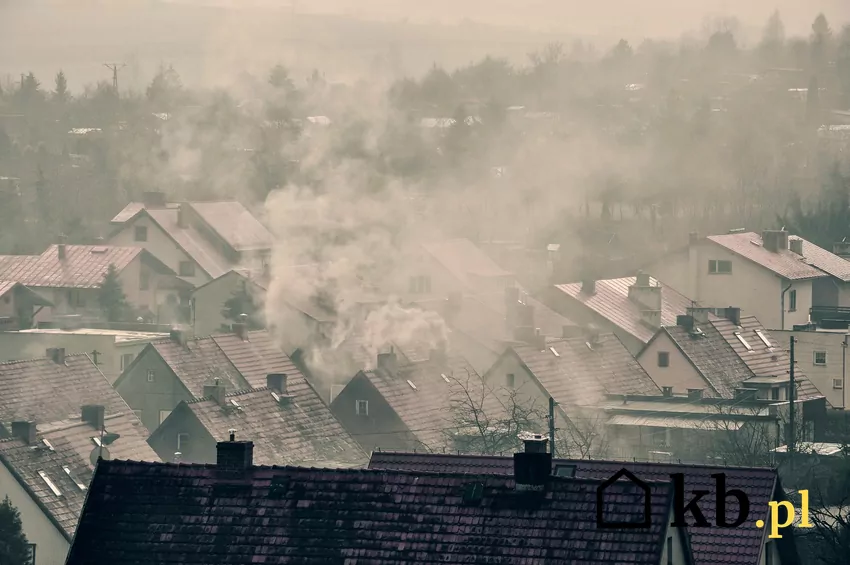 Smog nad budynkami jednorodzinnymi