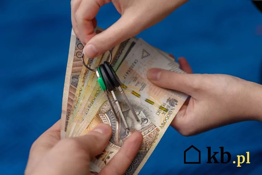 Przekazywane klucze do mieszkania i pieniądze za czynsz