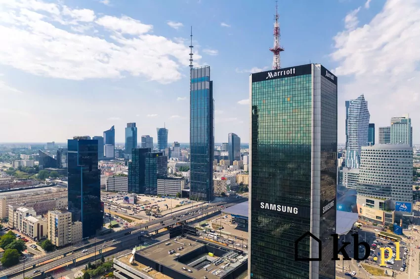 Highline Warsaw będzie najwyższym tarasem widokowym Widok z drona na wieżowce w Warszawie