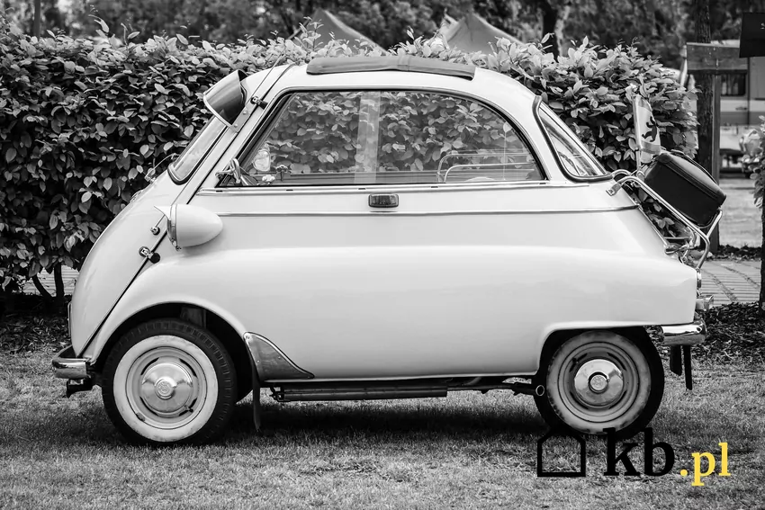 Zagraniczny dowód do niemieckiego BMW Isetta – mikrosamochodu z lat 50. – osiągnął cenę aż 5 tys. złotych Microcar BMW Isetta 300