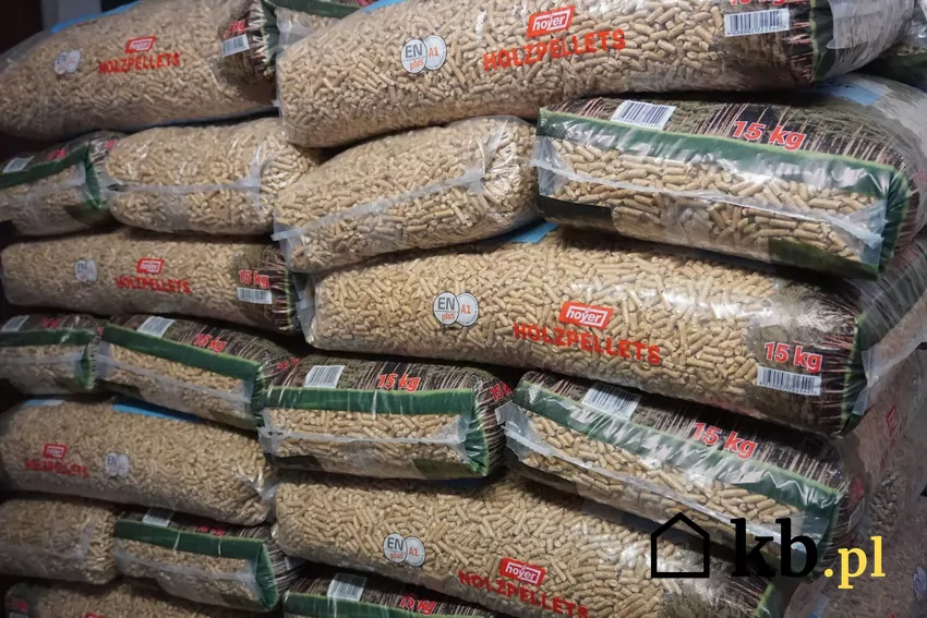 Warto sprawdzić, z ilu worków pelletu składa się kupowana paleta z opałem workowany pellet drzewny