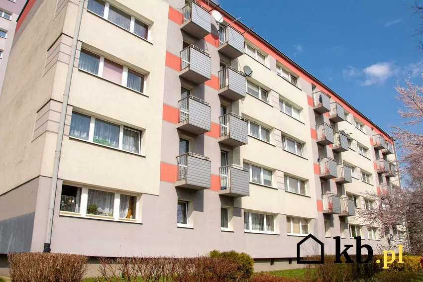 Prognozowany wzrost kosztów ogrzewania dotknie wielu Polaków Blok wielorodzinny z osiedlem