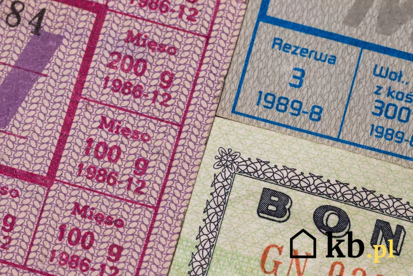 Kartki z PRL stare banknoty i inne pamiątki budzą zainteresowanie kolekcjonerów PRL