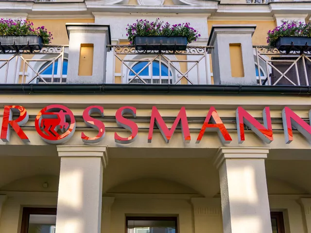 Promocja na ekskluzywny zapach w Rossmannie