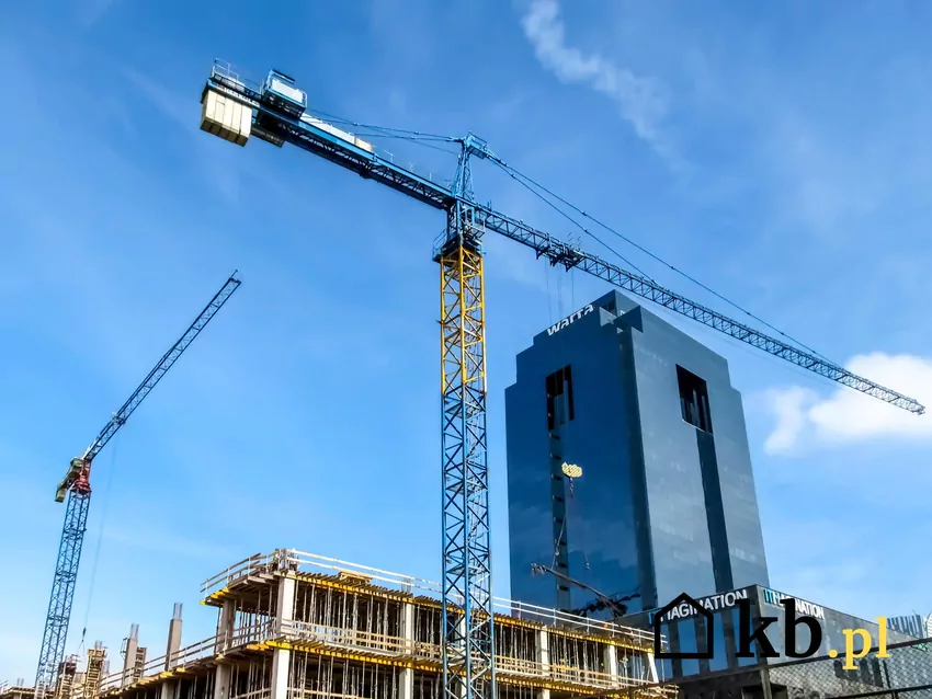 Budowa biurowca rozpoczęła się w 1998 roku, a obiekt do użytku oddano zaledwie dwa lata później, bo w 2000 roku Warta Tower podczas budowy