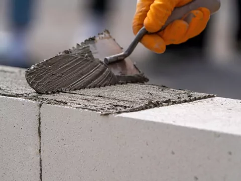 Pustaki ceramiczne i beton komórkowy - porównanie AI