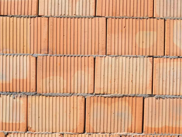 Pustaki ceramiczne i beton komórkowy - porównanie AI