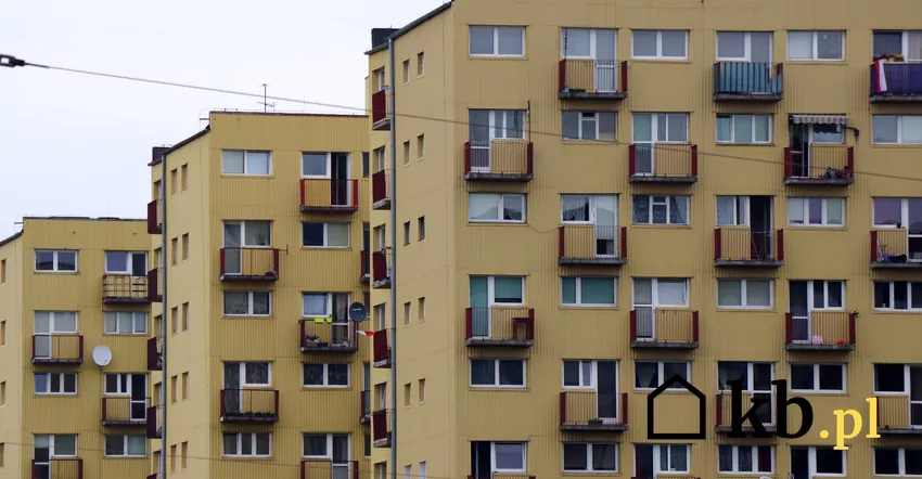 Bloki z wielkiej płyty wymagają modernizacji, ale nie wszyscy mieszkańcy chcą płacić za remont bloki z wielkiej płyty