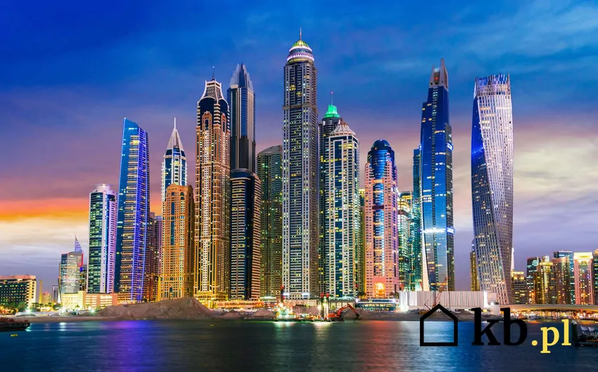 Nowy drapacz chmur w Dubaju uzupełnia modernistyczną zabudowę miasta Modernistyczne wieżowce w Dubaju