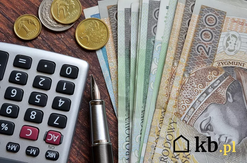 Program dzieli dofinansowanie na trzy poziomy, a kwalifikacja do poszczególnych poziomów zależna jest od dochodów Kalkulator i polskie pieniądze