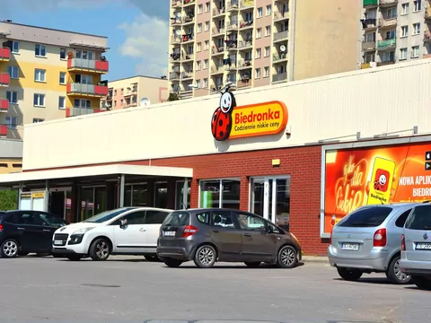 Nowy system parkingowy w Biedronce