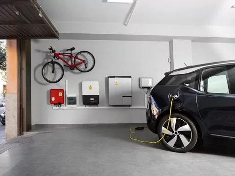 Auto na bezynę a samochód elektryczny