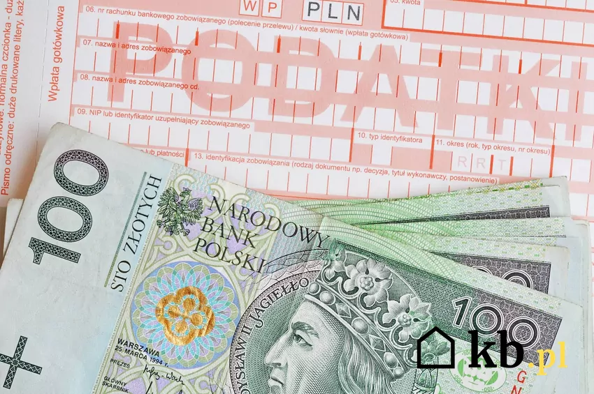 formularz podatkowy, banknoty