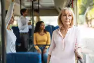 Ilustracja artykułu darmowe autobusy dla emerytów – wystarczy spełnić te warunki