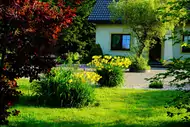 Ilustracja artykułu gdzie najlepiej budować dom? jak wybrać działkę, żeby cieszyć się spokojem we własnym ogrodzie?