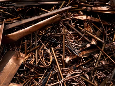 Czy warto czekać ze sprzedażą złomu?