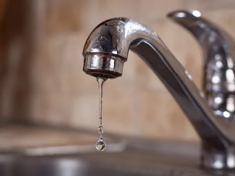 Zepsute instalacje wodne i kanalizacyjne - analiza AI