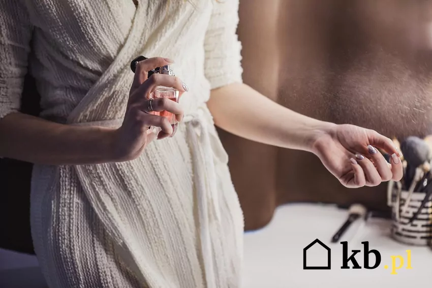W Pewexach można było kupić zachodnie marki, takie jak Coty, Bourjois czy Yves Saint Laurent. Za flakon trzeba było zapłacić w dolarach lub bonach towarowych, więc perfumy były symbolem statusu i prestiżu perfumy