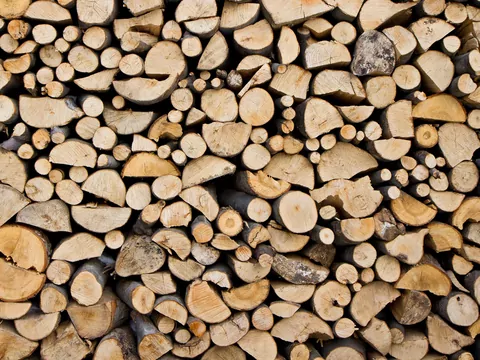 Sposoby na szybkie suszenie drewna