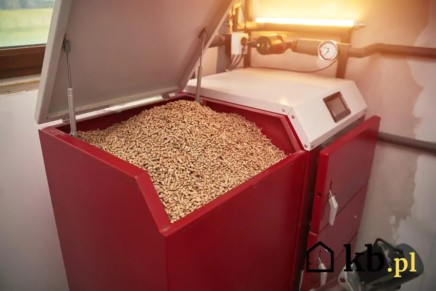 Piec na pellet jest praktycznie bezobsługowy, jeśli nie liczyć napełniania zbiornika Odpowiedniej jakości pellet jest podstawą efektywnego ogrzewania domu
