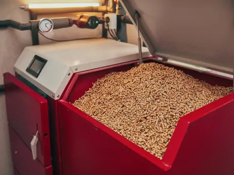 Czy można palić trocinami w piecu na pellet?