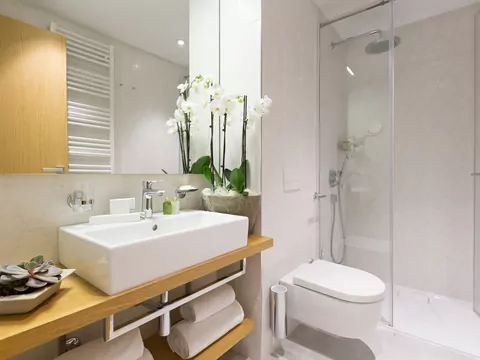 Sposób na optyczne powiększenie łazienki