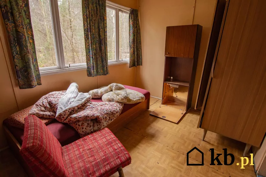 Wykorzystaj stare elementy z mieszkania i łącze je z nowoczesnym oświetleniem i meblami vintage Mieszkanie PRL