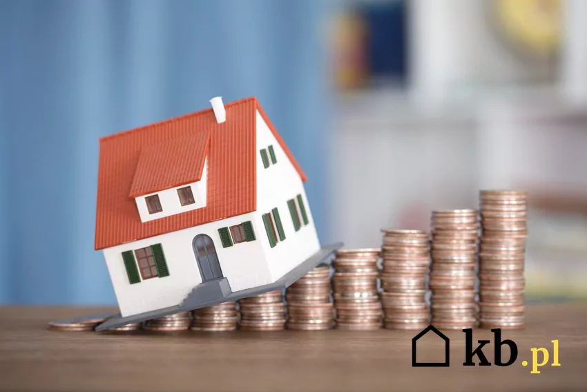 Rosnąca presja fiskalna może doprowadzić do wyraźnego wzrostu podatku od nieruchomości nieruchomość, stosy monet