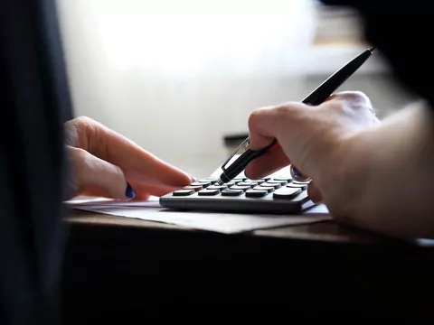 Zarabiają 20 tys. zł, a nie starcza na życie