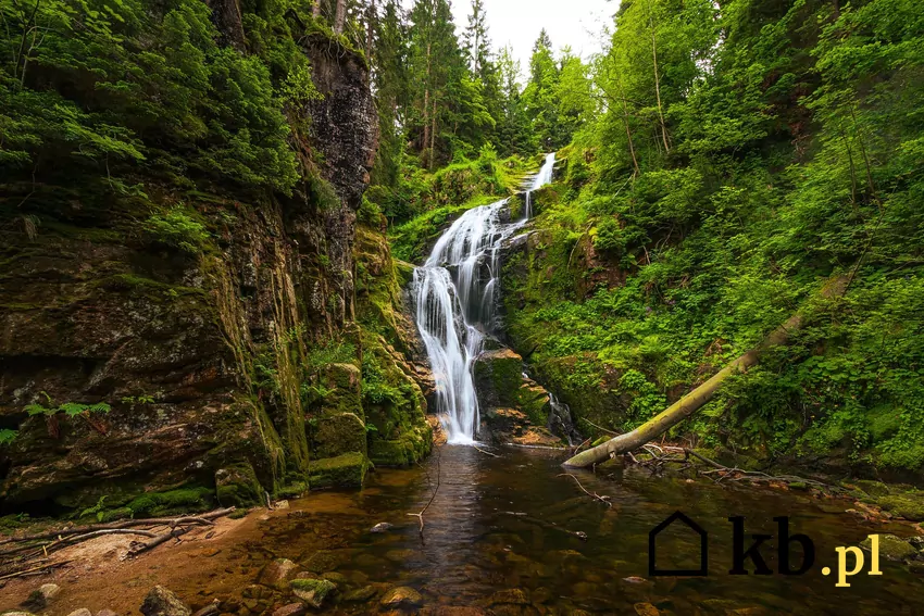 W lipcu 2007 roku ekipa pracująca przy części „Książę Kaspian” przeniosła się do Szklarskiej Poręby Wodospad Kamieńczyka