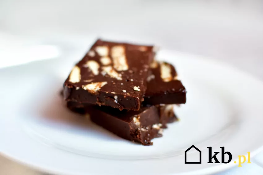 blok czekoladowy na talerzyku