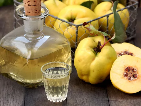 Nalewka z pigwy - przepis i właściwości