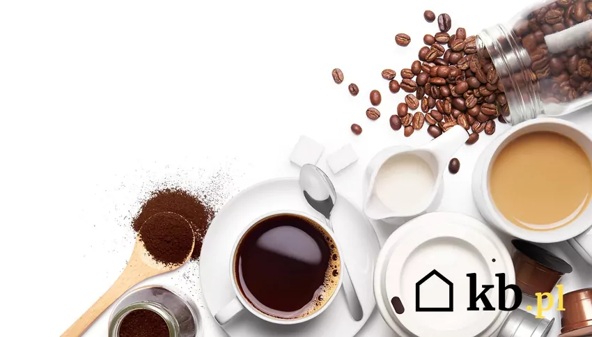 Przegląd gazetki Lidla z dn. 30-31.10 Widok z góry na filiżanki zaparzonej kawy