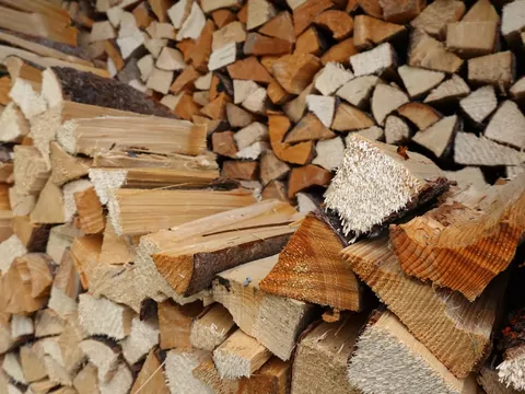 Samowyrób drewna - sposób na tani opał