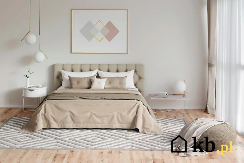 Postaw na głębokie kolory i miękkie tkaniny – to połączenie tworzy atmosferę luksusu i ciepła Beżowa sypialnia