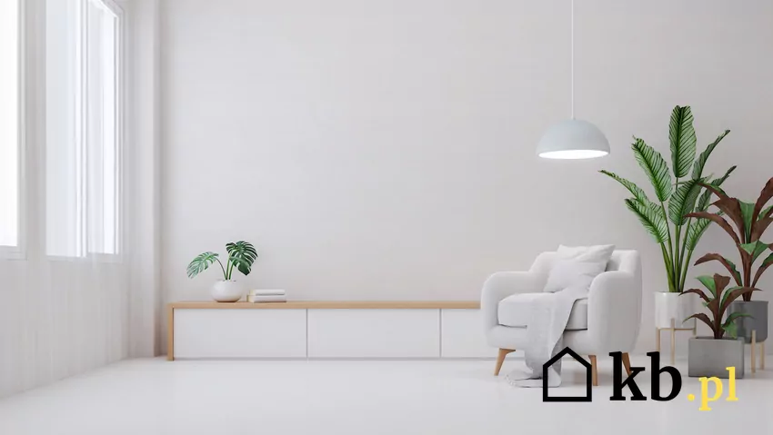 Połącz biel z ciepłymi tonami ziemi i naturalnymi materiałami, by uniknąć efektu chłodu Białe wnętrze