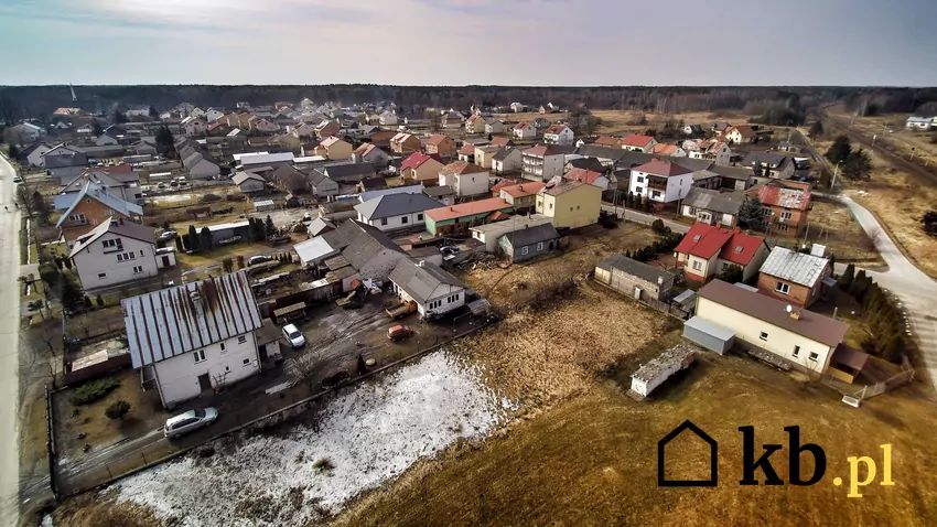 panorama miasteczka, domy jednorodzinne