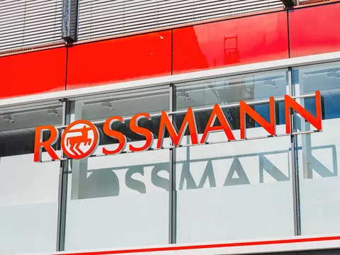 Kultowe perfumy taniej w Rossmannie