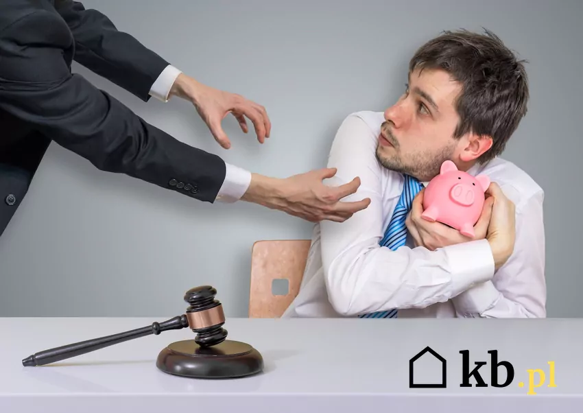 mężczyzna nie chce oddać skarbonki
